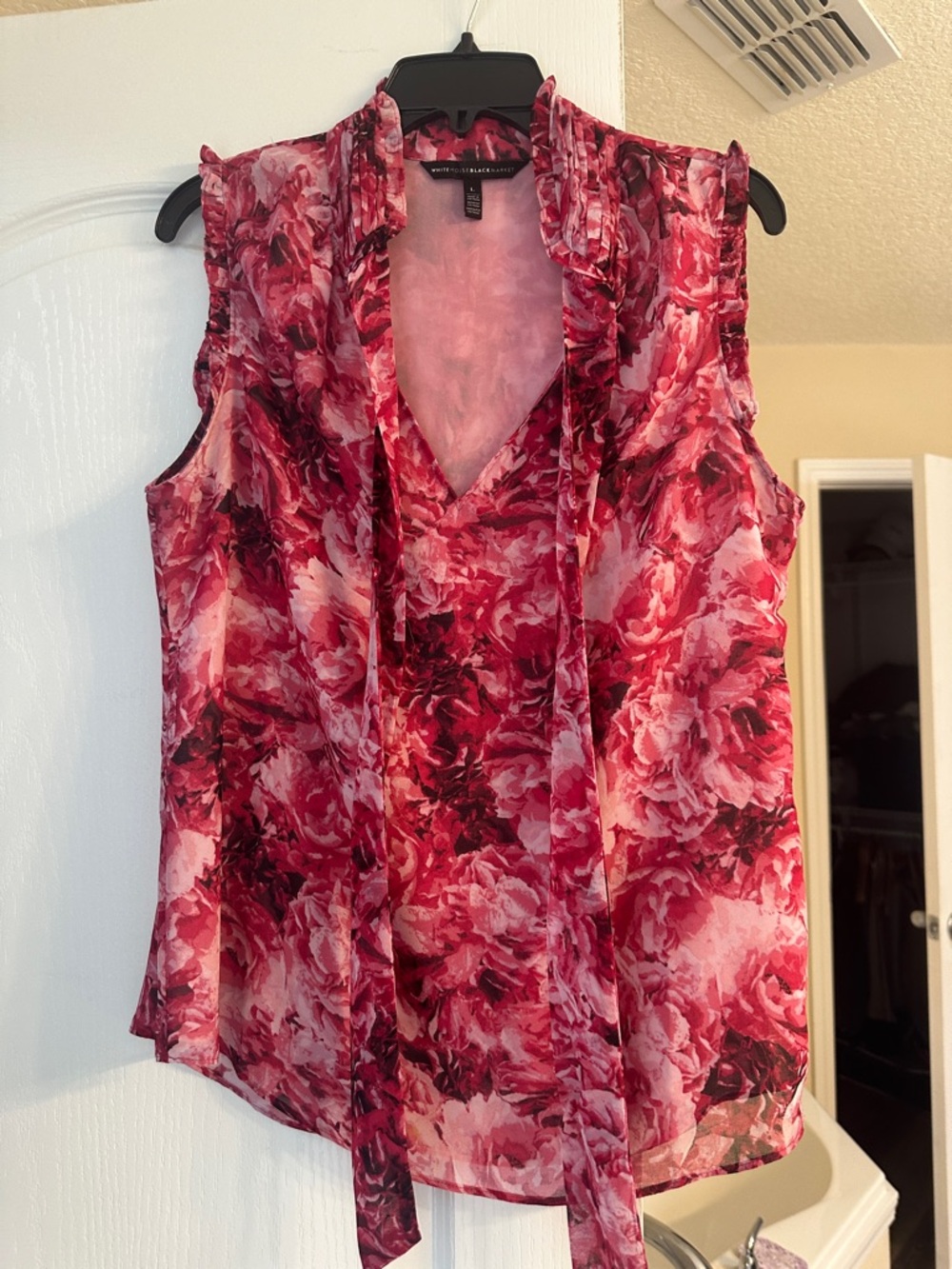 Whit House Black Market  Rose-Print Sleeveless Tie-Neck Blouse in Pink & White